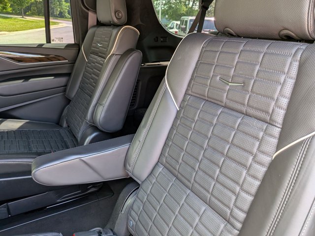 Used 2024 Cadillac Escalade ESV Premium Luxury Platinum AWD/4WD image 19