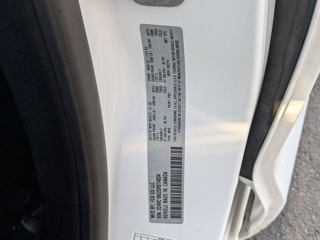 Used 2025 Chrysler Pacifica Select image 29