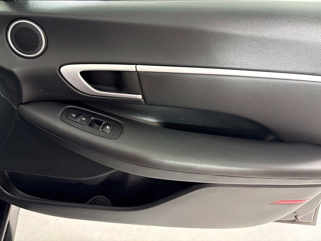 Used 2025 Hyundai Sonata SEL FWD image 9