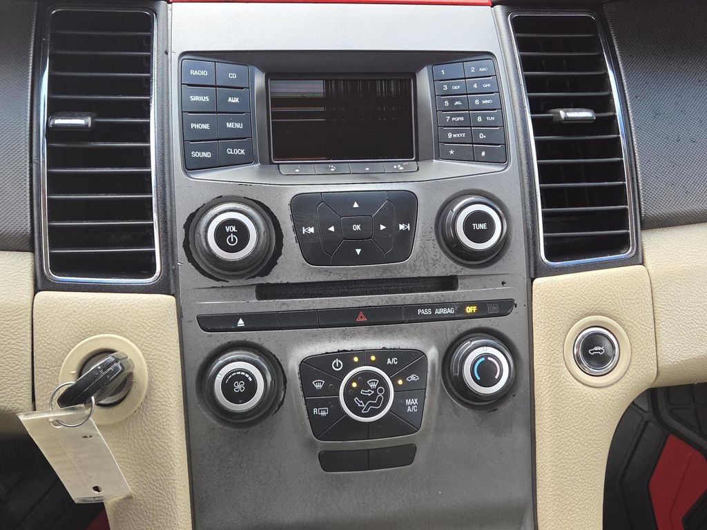 Used 2014 Ford Taurus SE FWD image 22