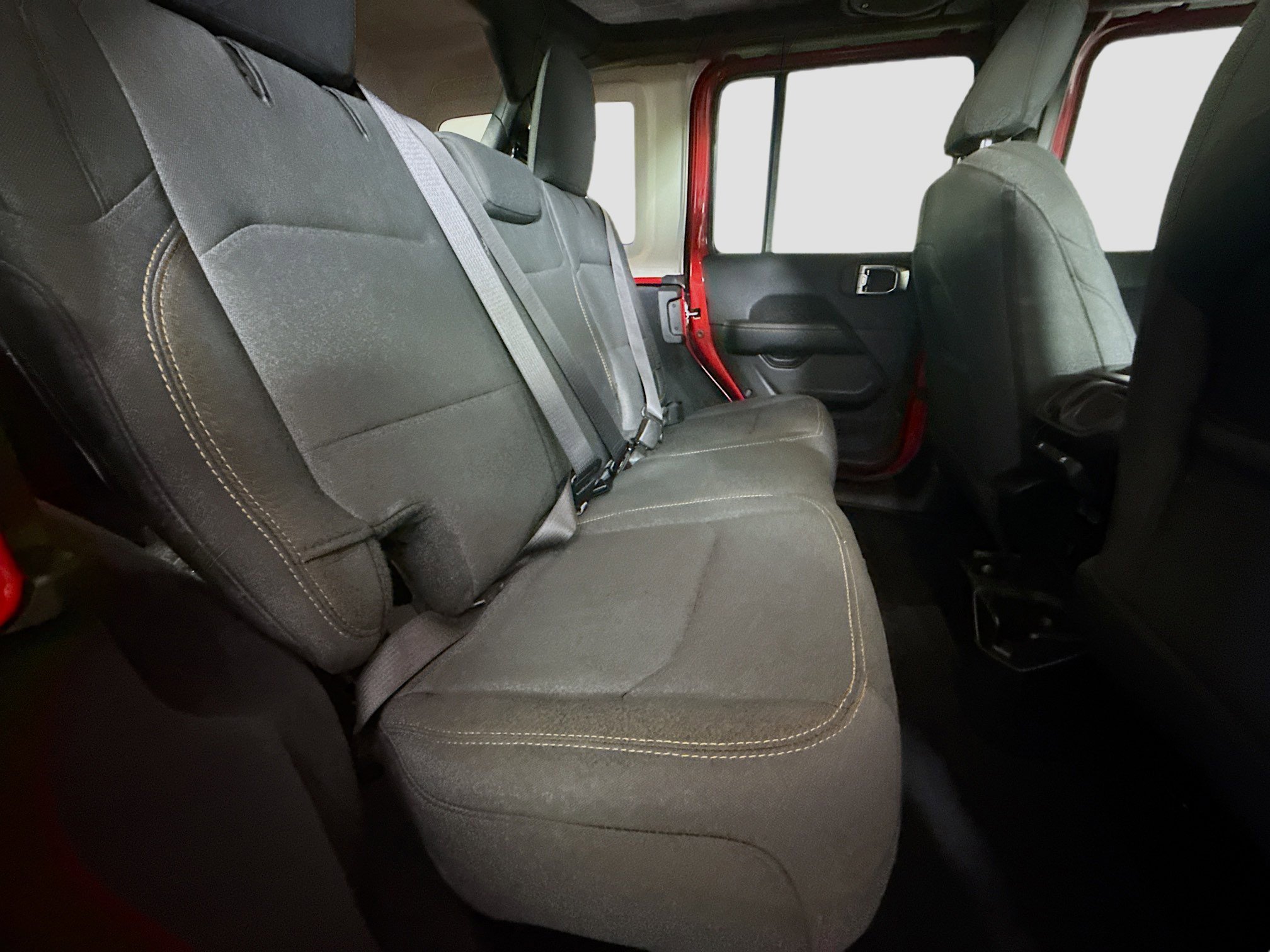 Used 2025 Jeep Wrangler Sahara image 27