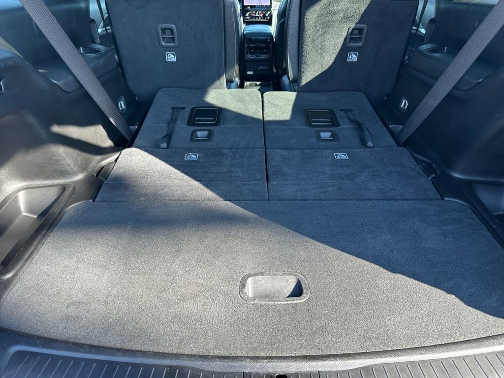 Used 2024 Jeep Grand Cherokee L Limited w/ Luxury Tech Group II image 17