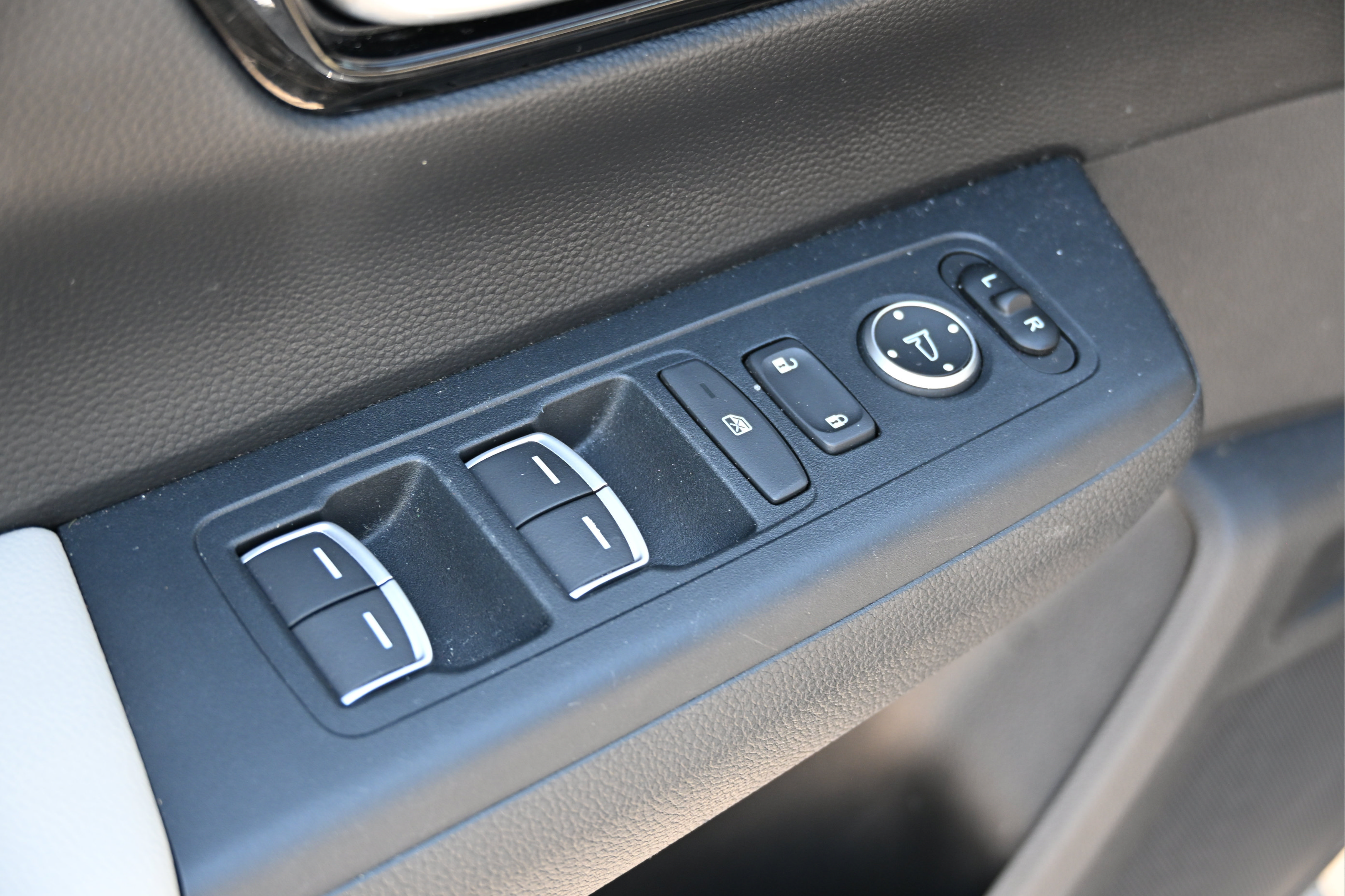 Used 2024 Honda CR-V EX-L image 12