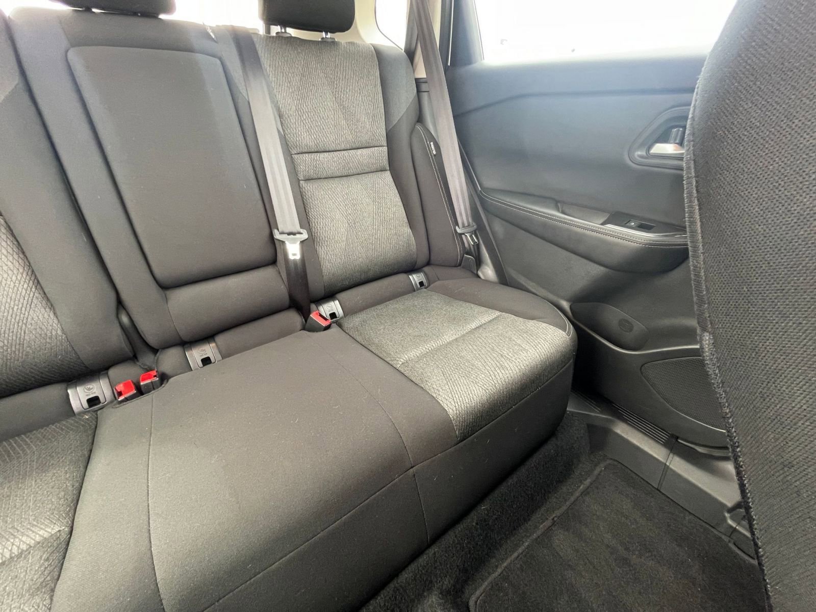 Used 2025 Nissan Rogue SV image 37