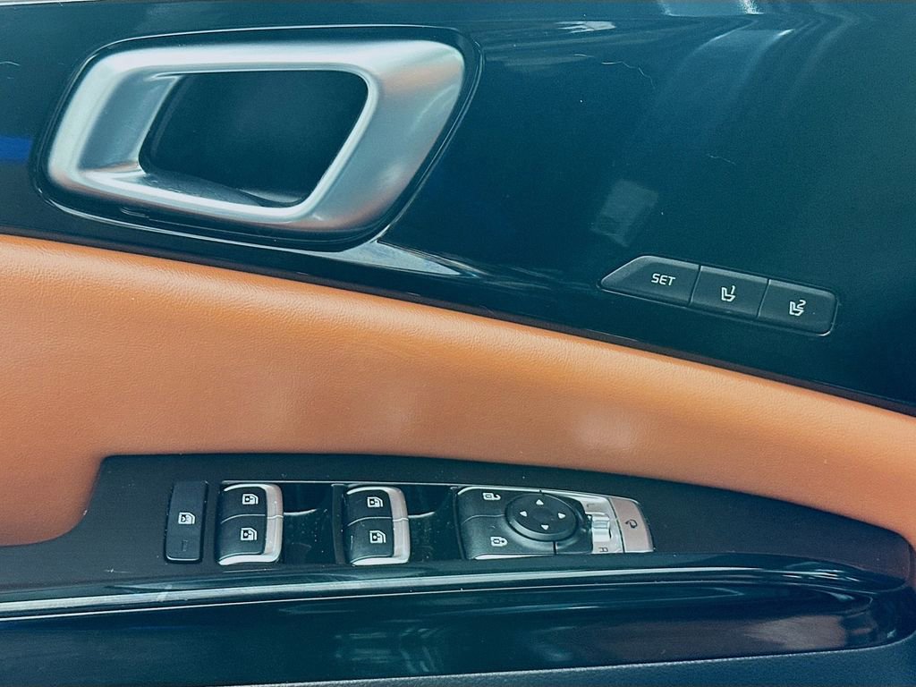 Used 2023 Kia Carnival SX Prestige image 18