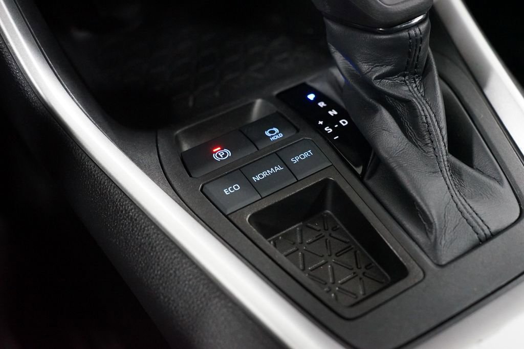 Used 2022 Toyota RAV4 LE image 21