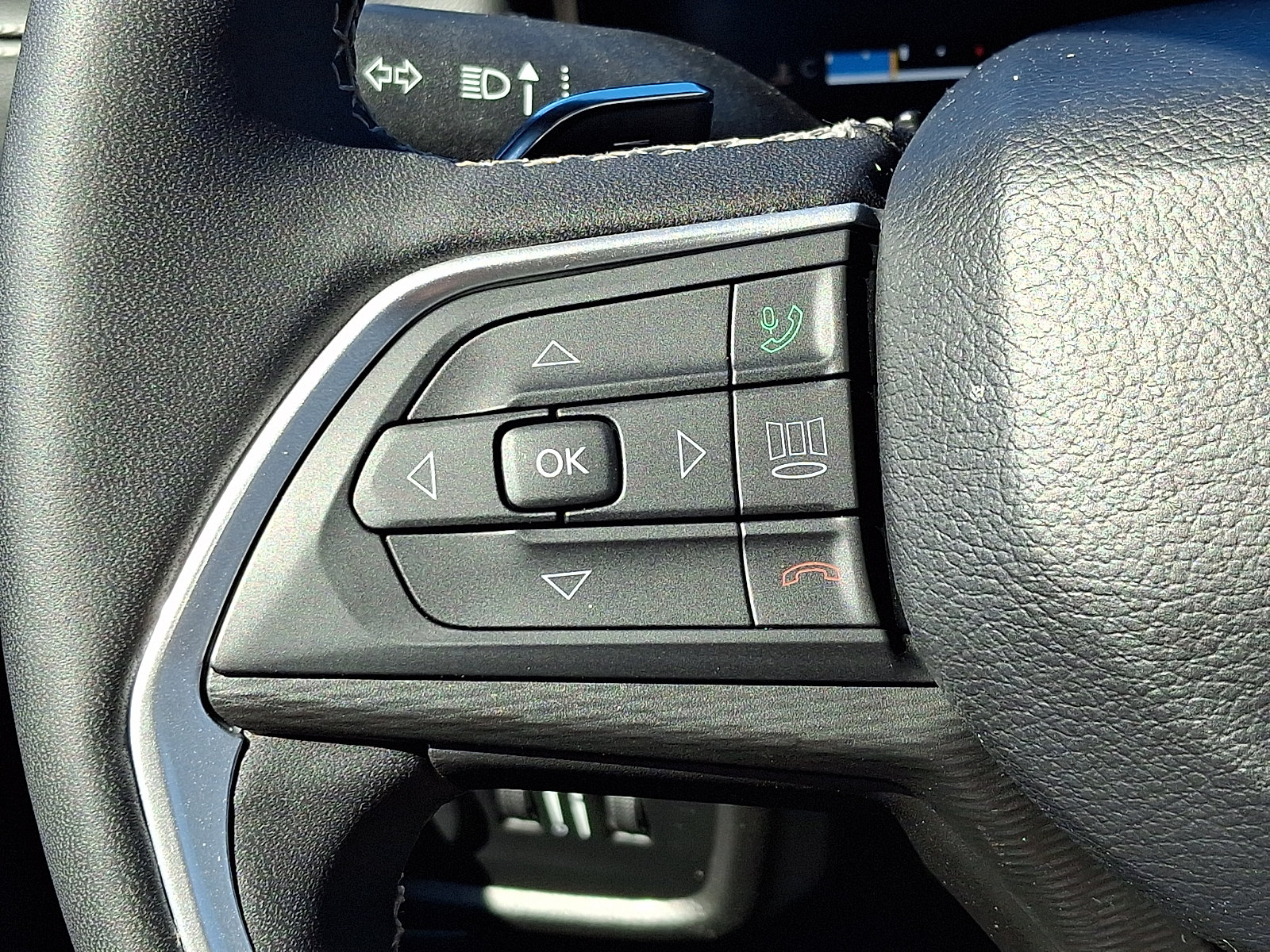 Used 2023 Jeep Grand Cherokee L Laredo AWD/4WD image 23