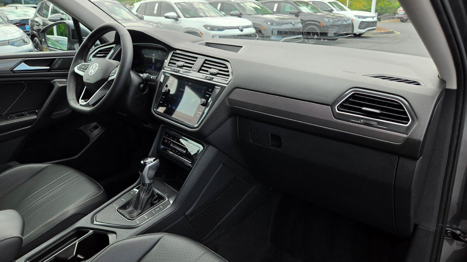 Certified 2023 Volkswagen Tiguan SE FWD image 50