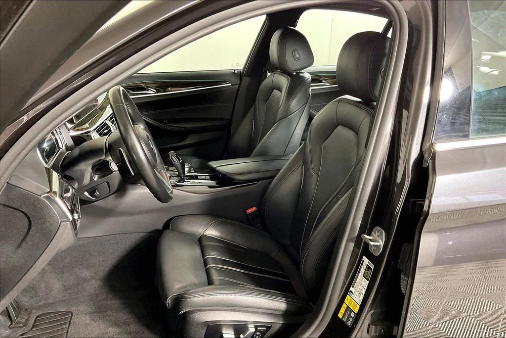 Used 2019 BMW 530e image 24