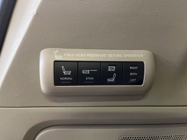 Used 2014 Chrysler Town & Country Limited w/ Luxury Group image 9