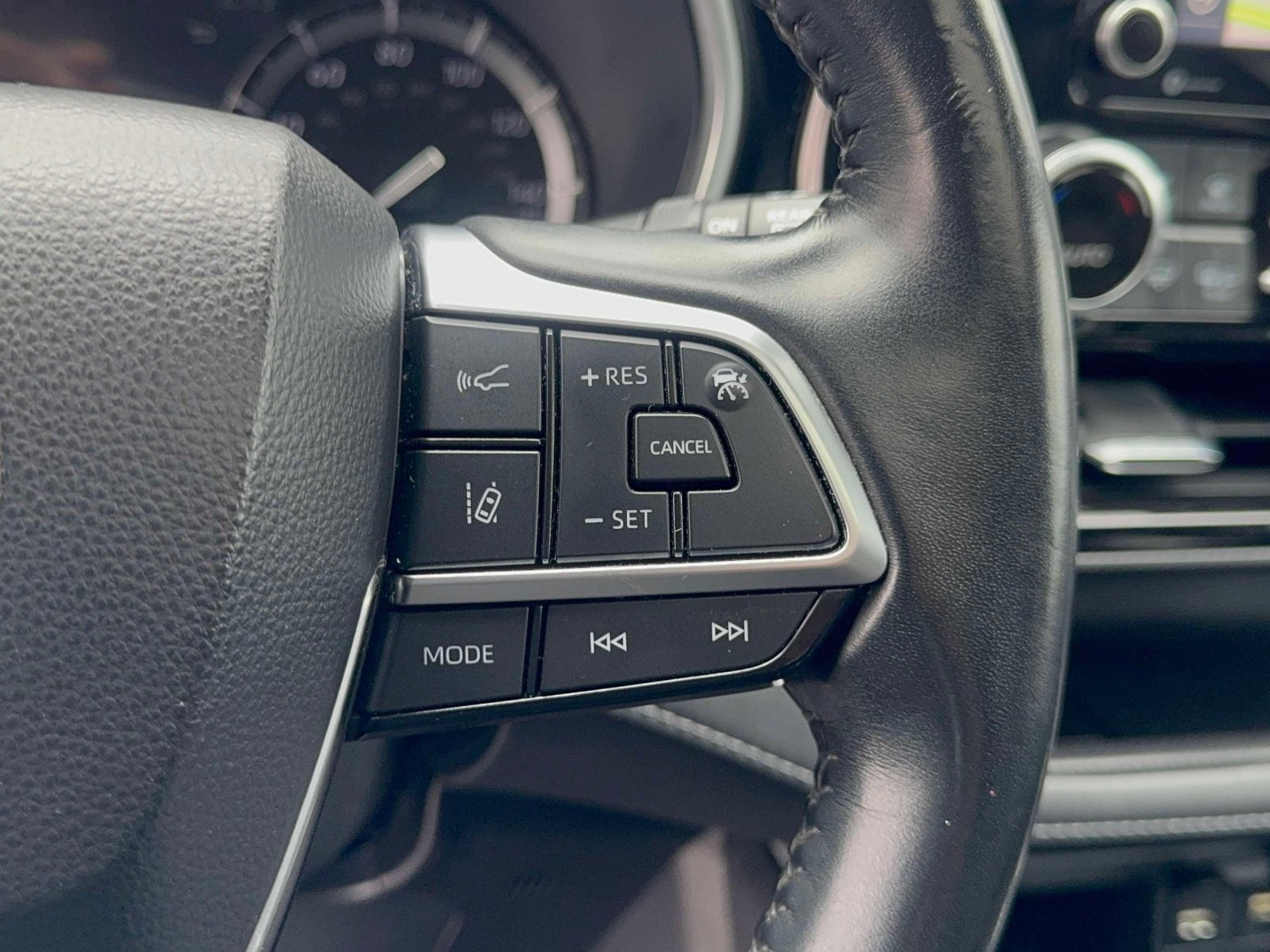 Used 2021 Toyota Highlander XSE image 17