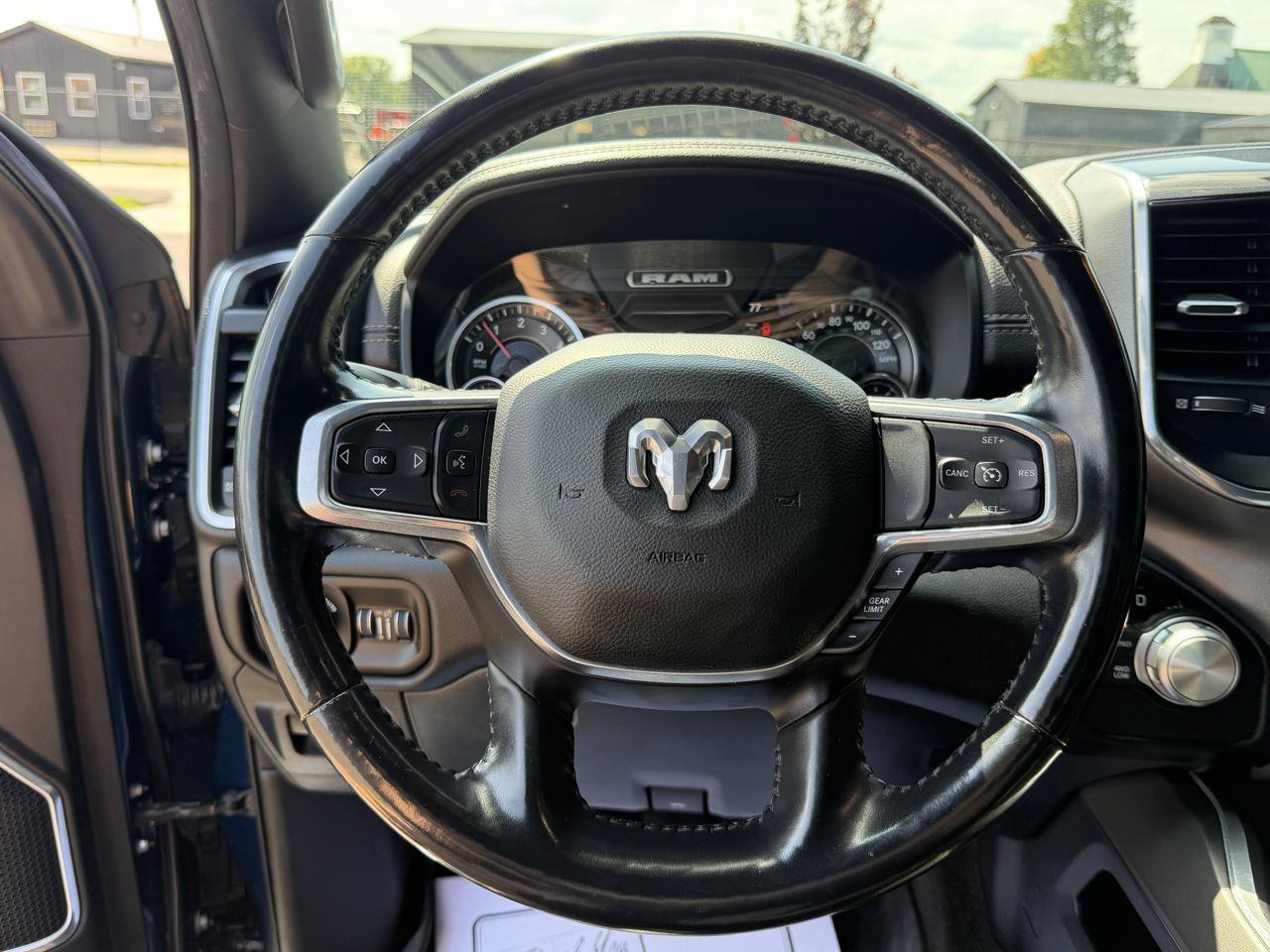 Used 2022 RAM 1500 Laramie w/ Sport Appearance Package AWD/4WD image 10
