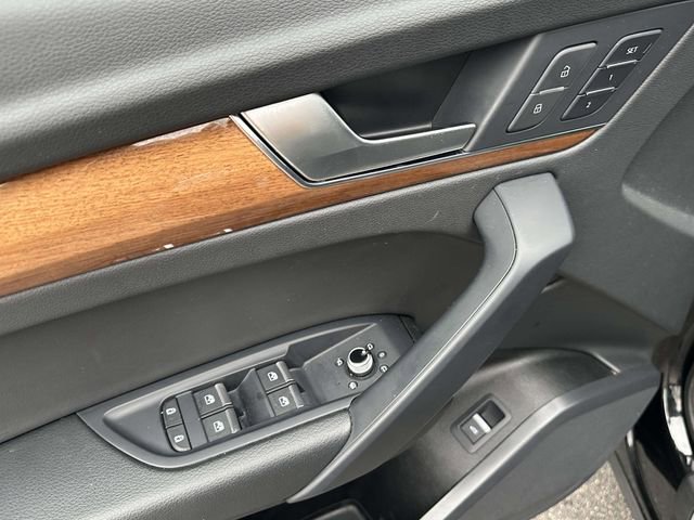 Used 2023 Audi Q5 2.0T Premium w/ Convenience Package image 21