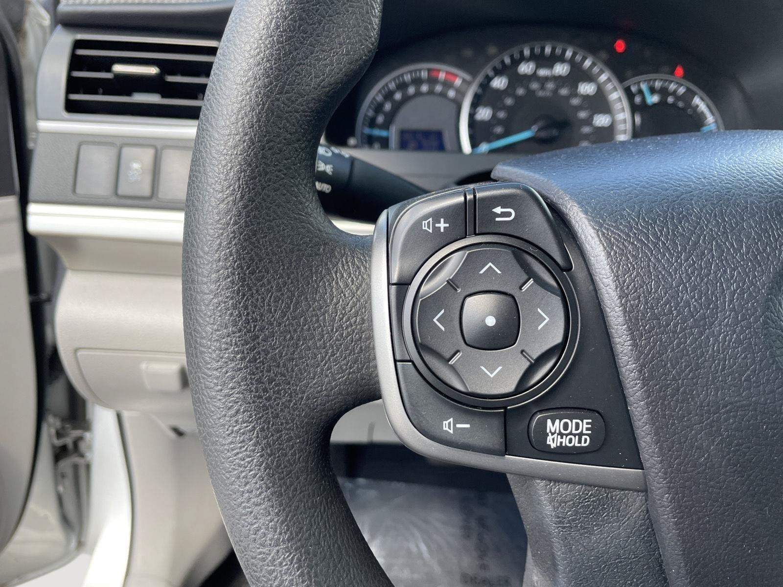 Used 2014 Toyota Camry LE FWD image 18
