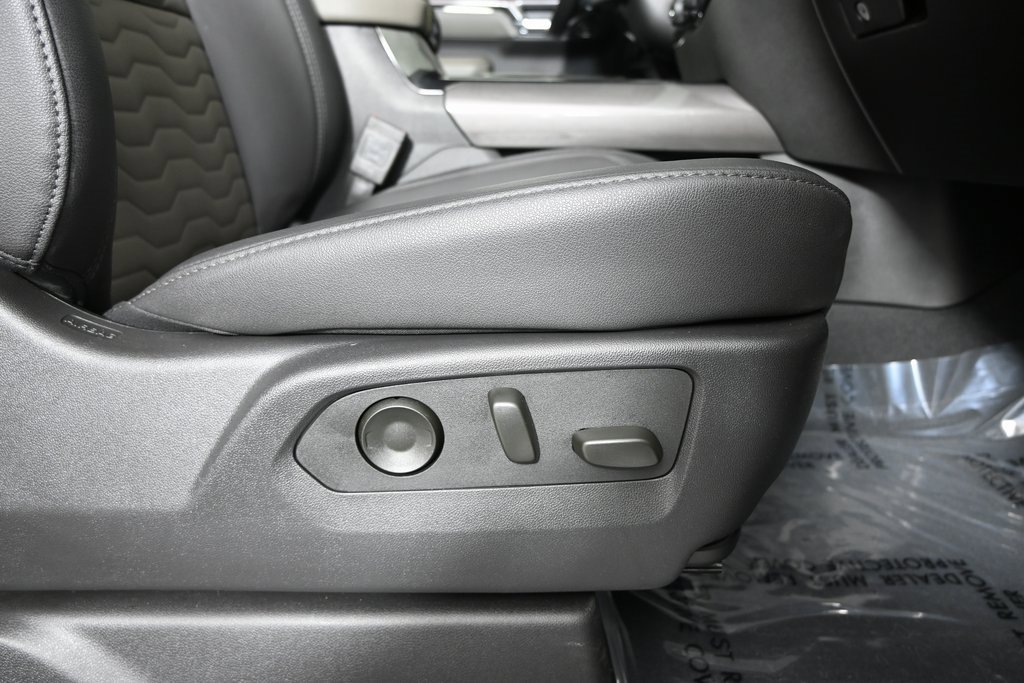 Used 2025 Chevrolet Silverado 2500 ZR2 w/ Technology Package image 15