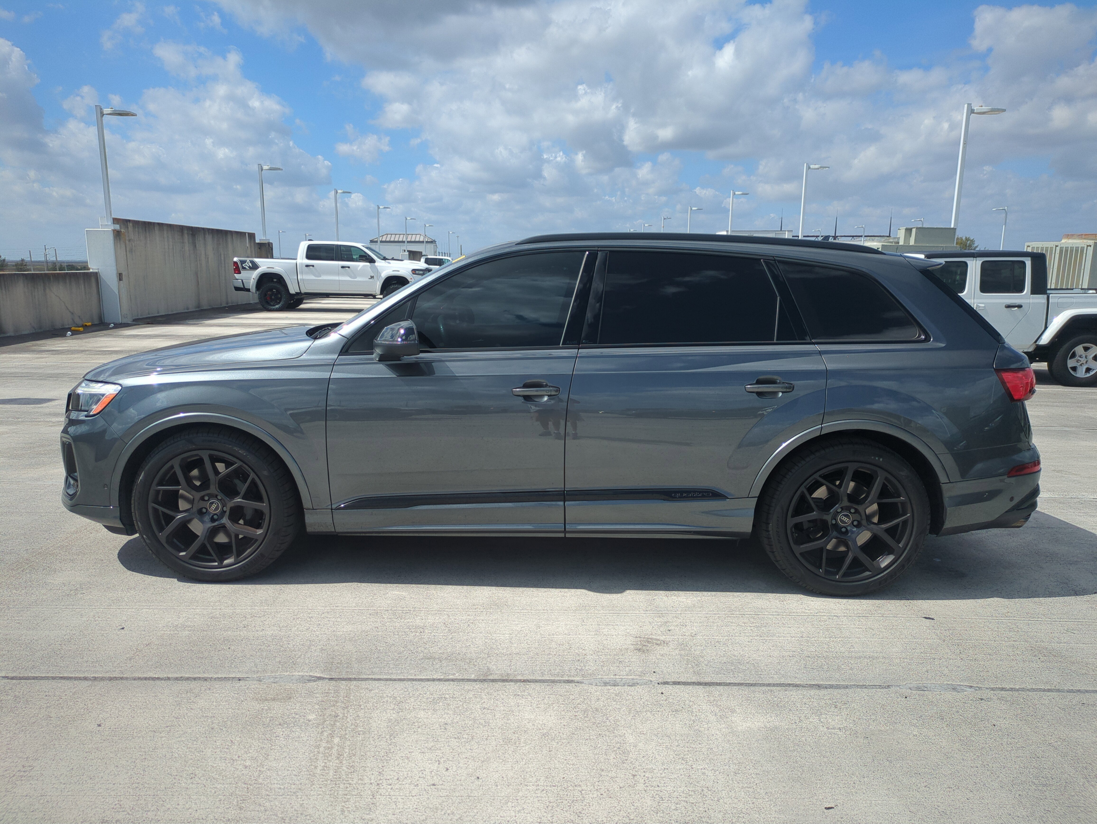 Used 2025 Audi SQ7 Premium Plus w/ Executive Package image 8