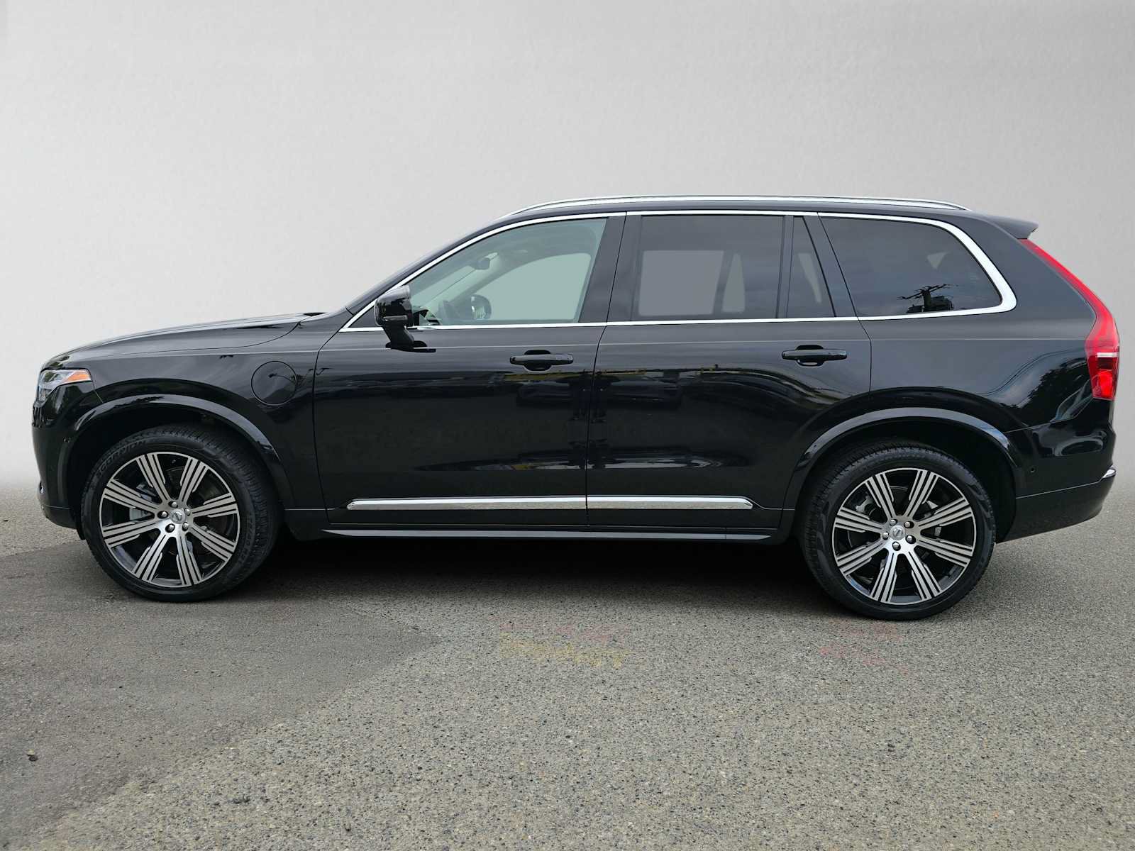 Certified 2025 Volvo XC90 T8 Plus w/ Protection Package Premier AWD/4WD image 7