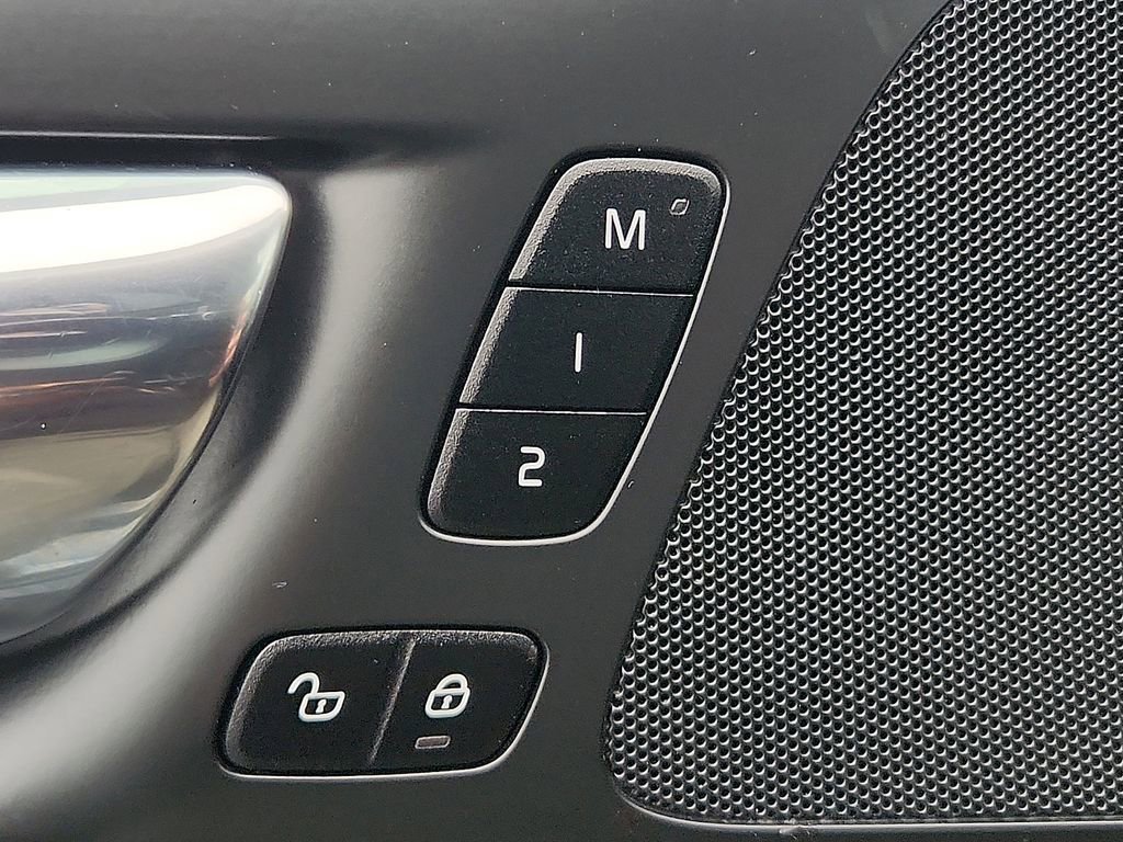 Used 2021 Volvo S60 T5 Momentum w/ Premium Package image 23