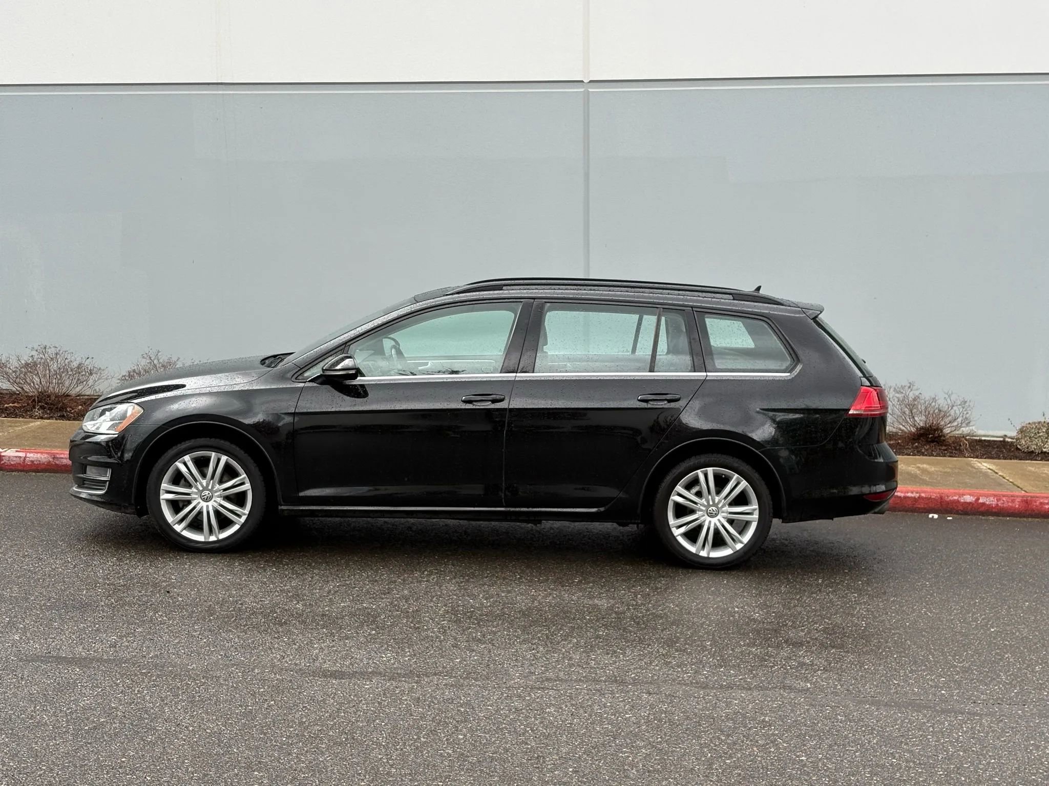 Used 2015 Volkswagen Golf TDI SE image 3