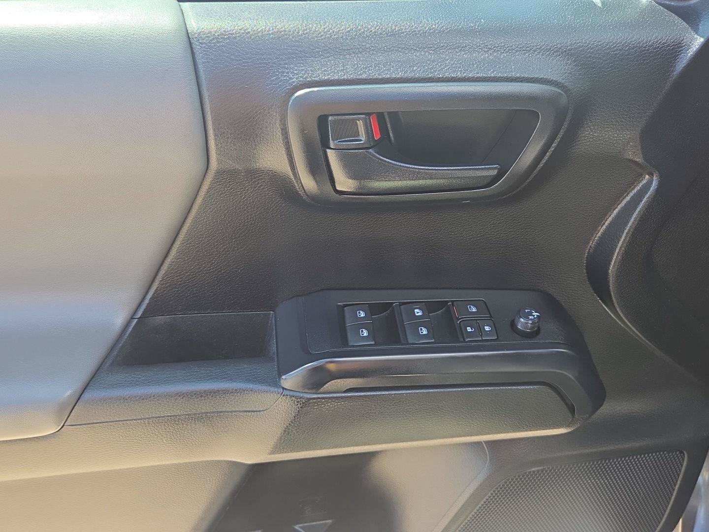 Used 2021 Toyota Tacoma SR AWD/4WD image 16