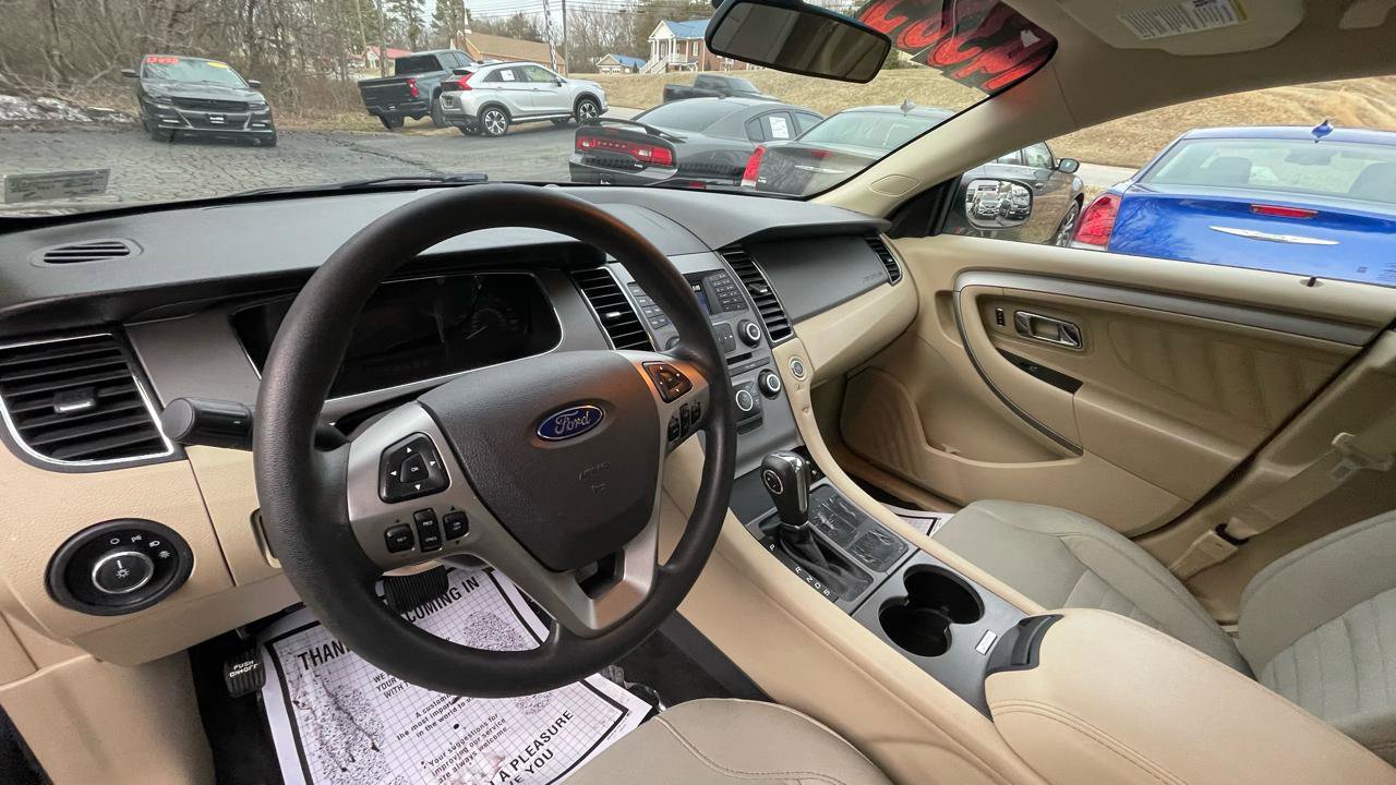 Used 2017 Ford Taurus SE image 18