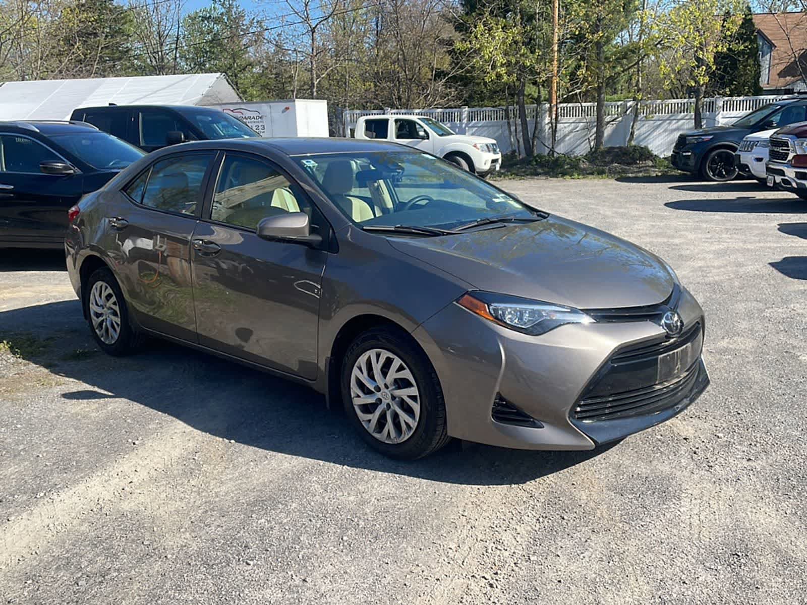 Used 2017 Toyota Corolla LE w/ Carpet Mat Package (TMS) FWD image 12