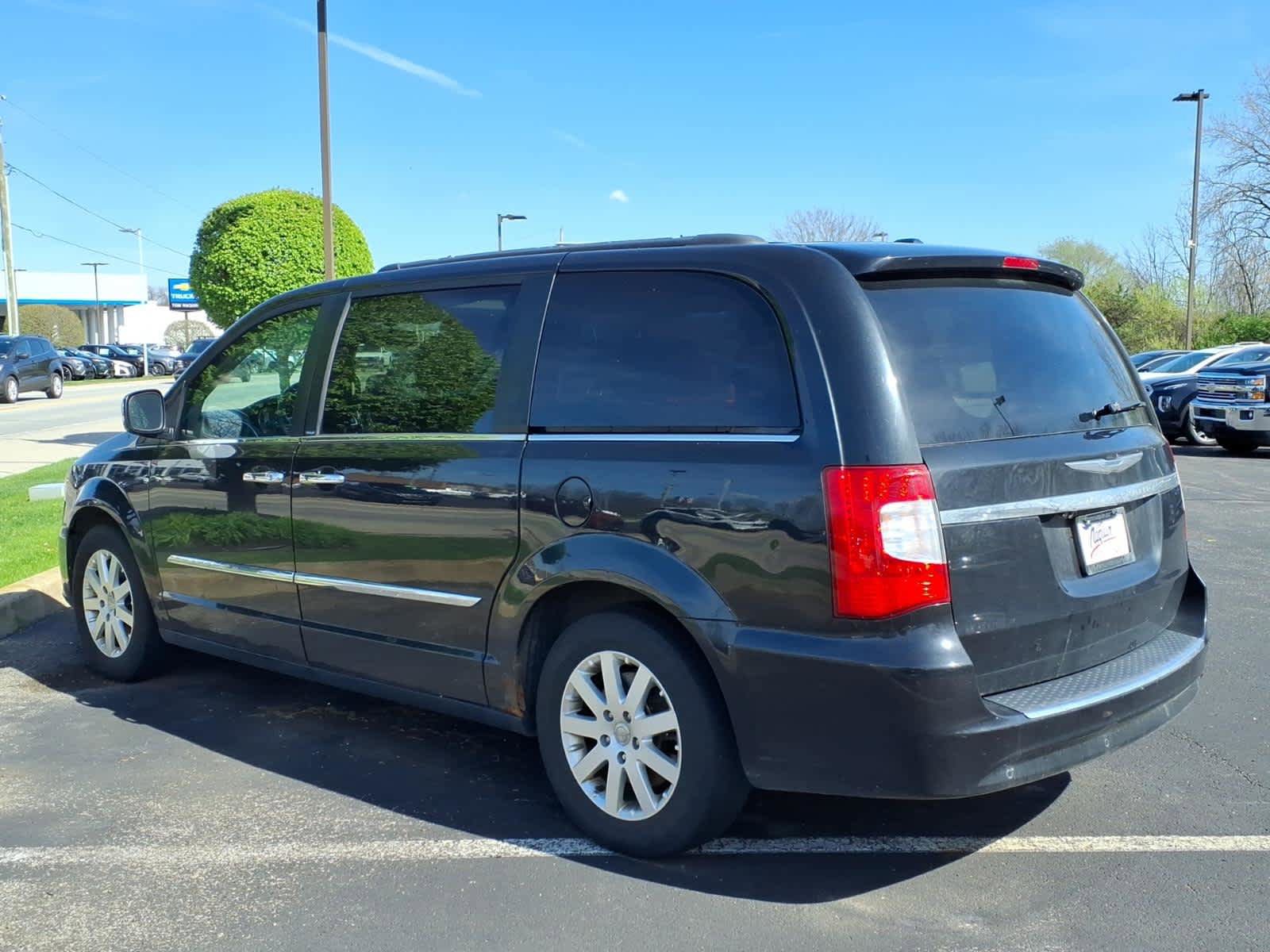 Used 2012 Chrysler Town & Country Touring-L w/ Entertainment Group #2 image 4