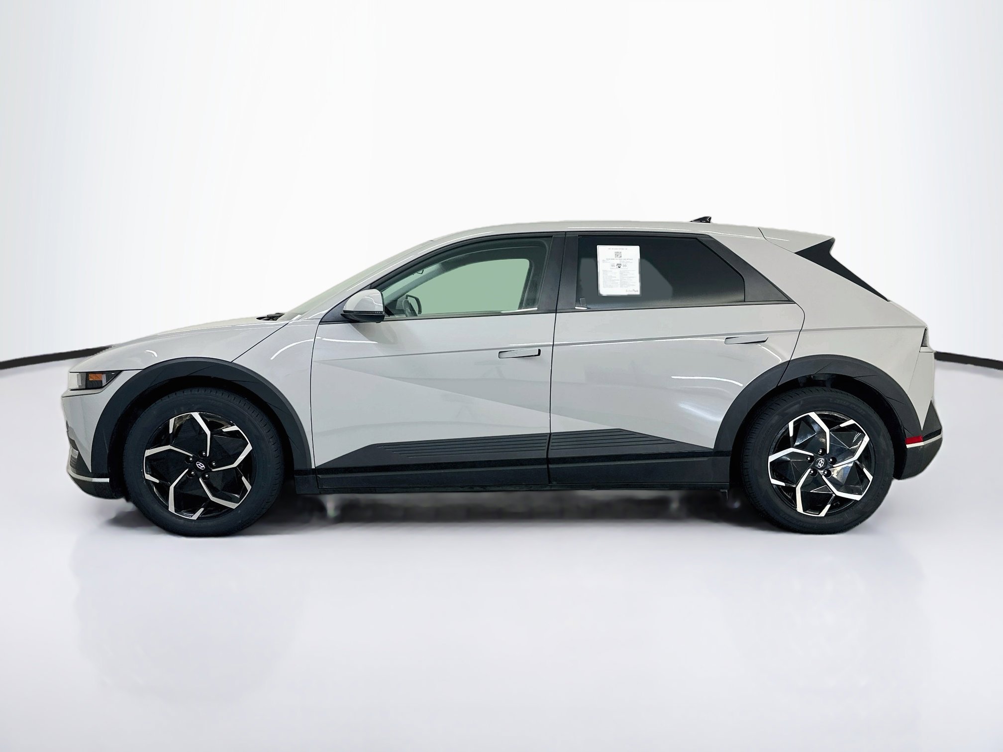 Used 2024 Hyundai Ioniq 5 SE AWD/4WD image 4