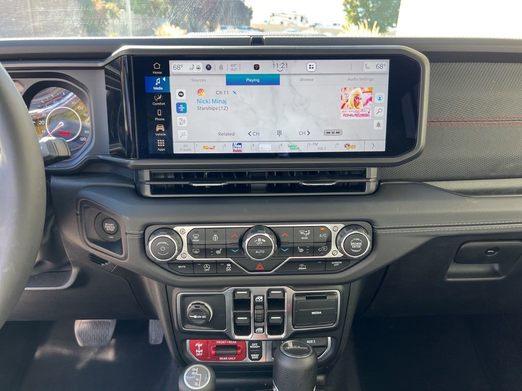 Certified 2025 Jeep Gladiator Rubicon w/ Convenience Group image 16