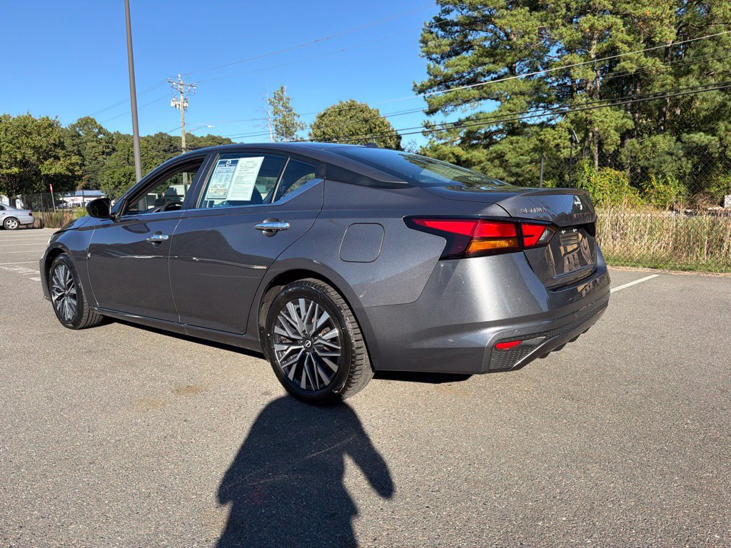 Used 2025 Nissan Altima 2.5 SV FWD image 7