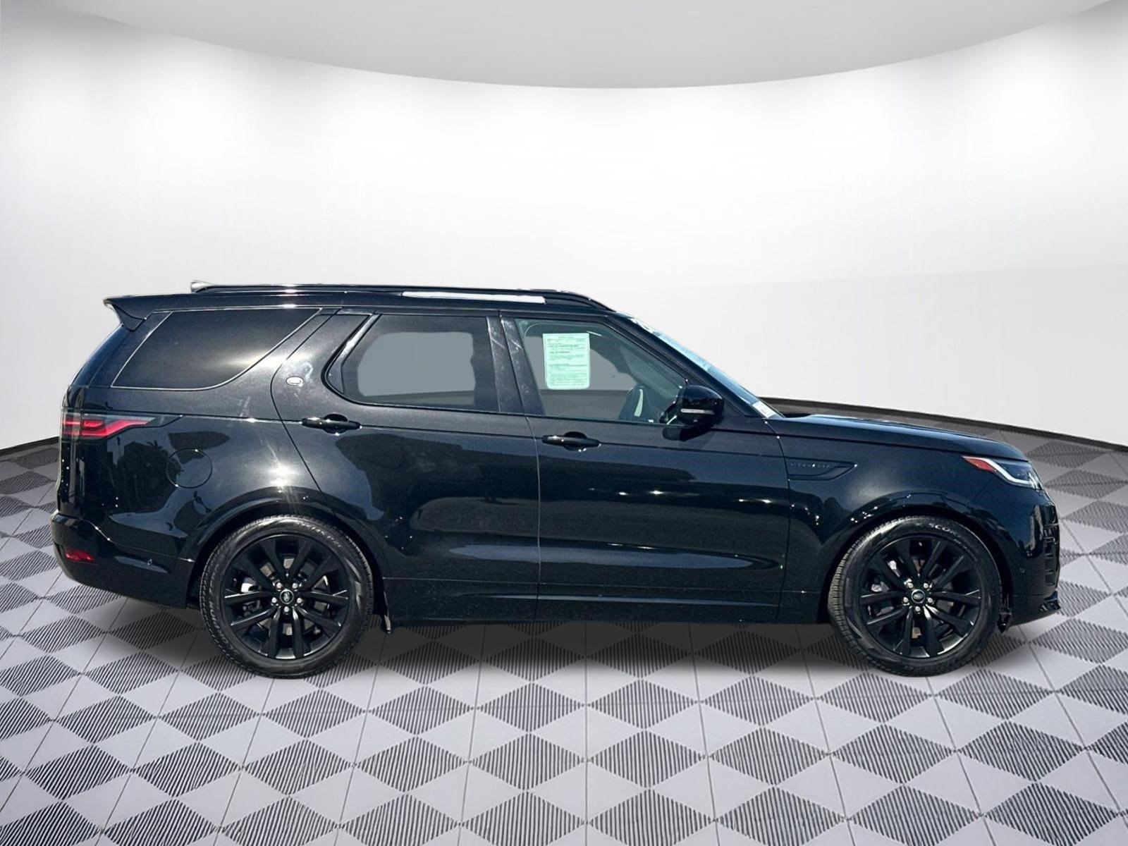 Used 2024 Land Rover Discovery Dynamic SE AWD/4WD image 8