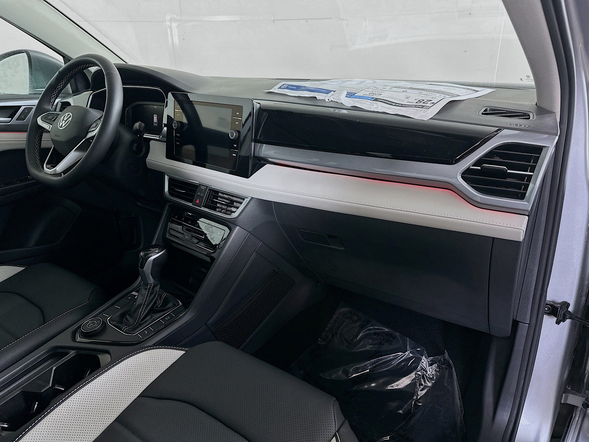 New 2026 Volkswagen Taos SEL AWD/4WD image 28