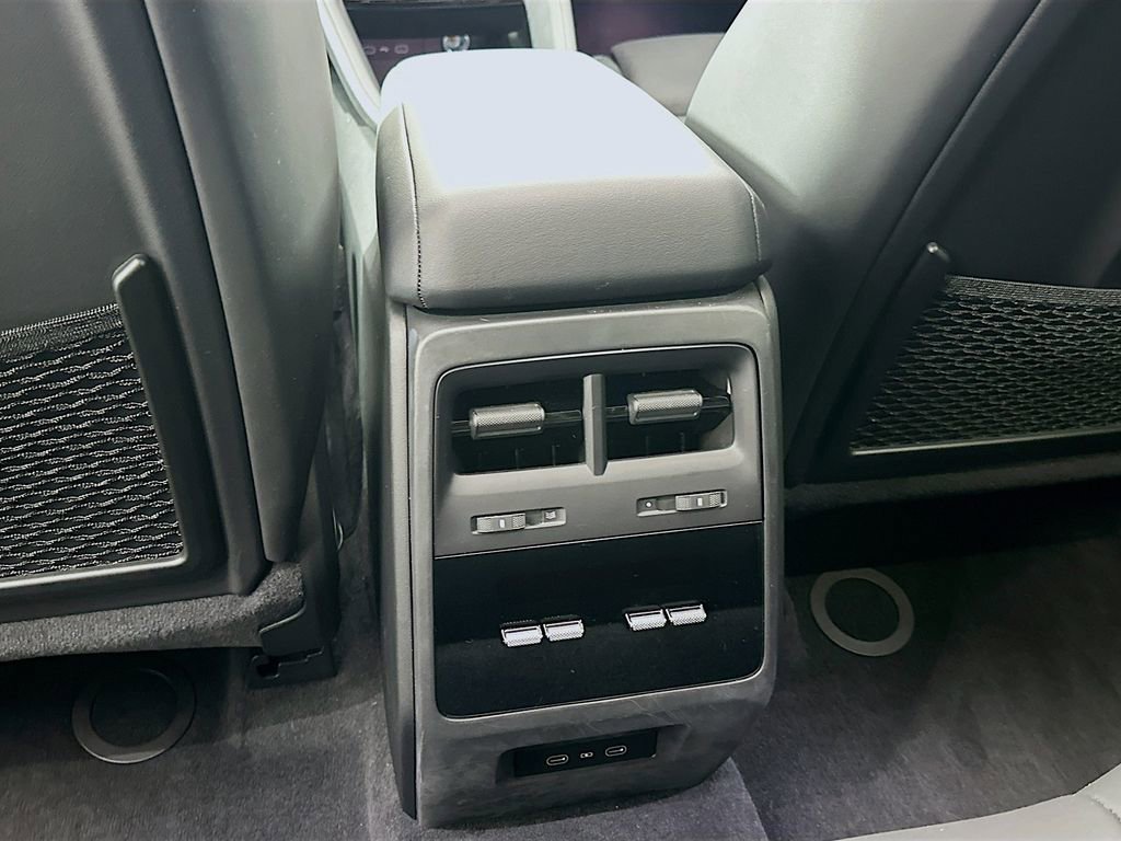 Certified 2024 Porsche Macan 4 Electric image 27