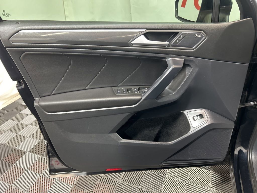 Used 2021 Volkswagen Tiguan SEL Premium R-Line image 25