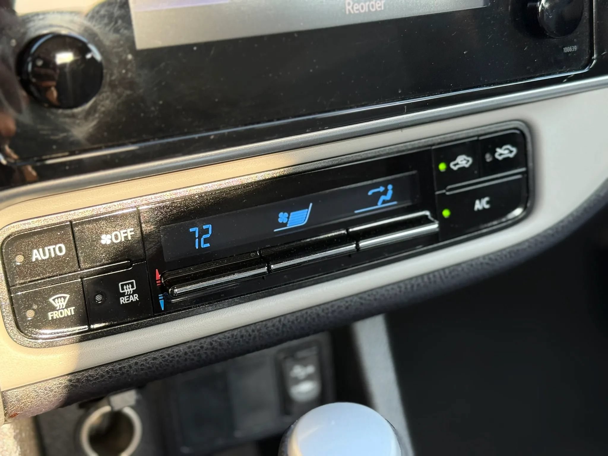 Used 2018 Toyota Corolla LE FWD image 30