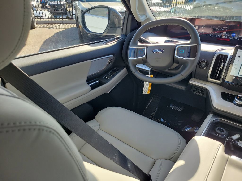 New 2026 Ford Expedition Active image 13