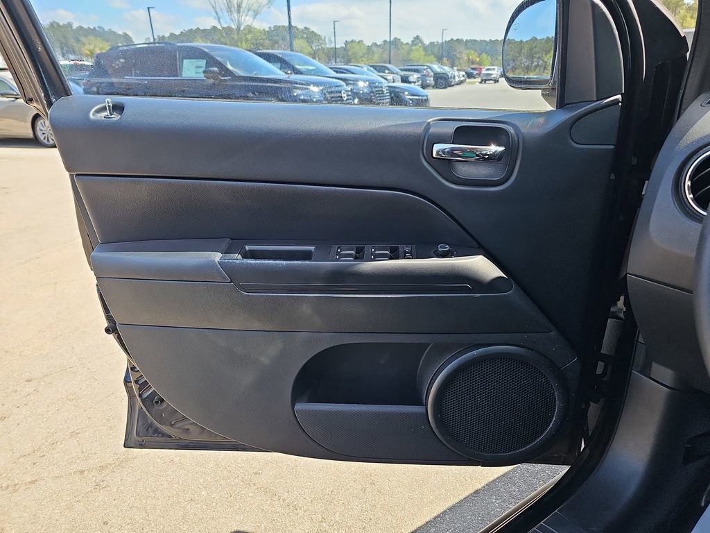 Used 2012 Jeep Compass Sport image 28