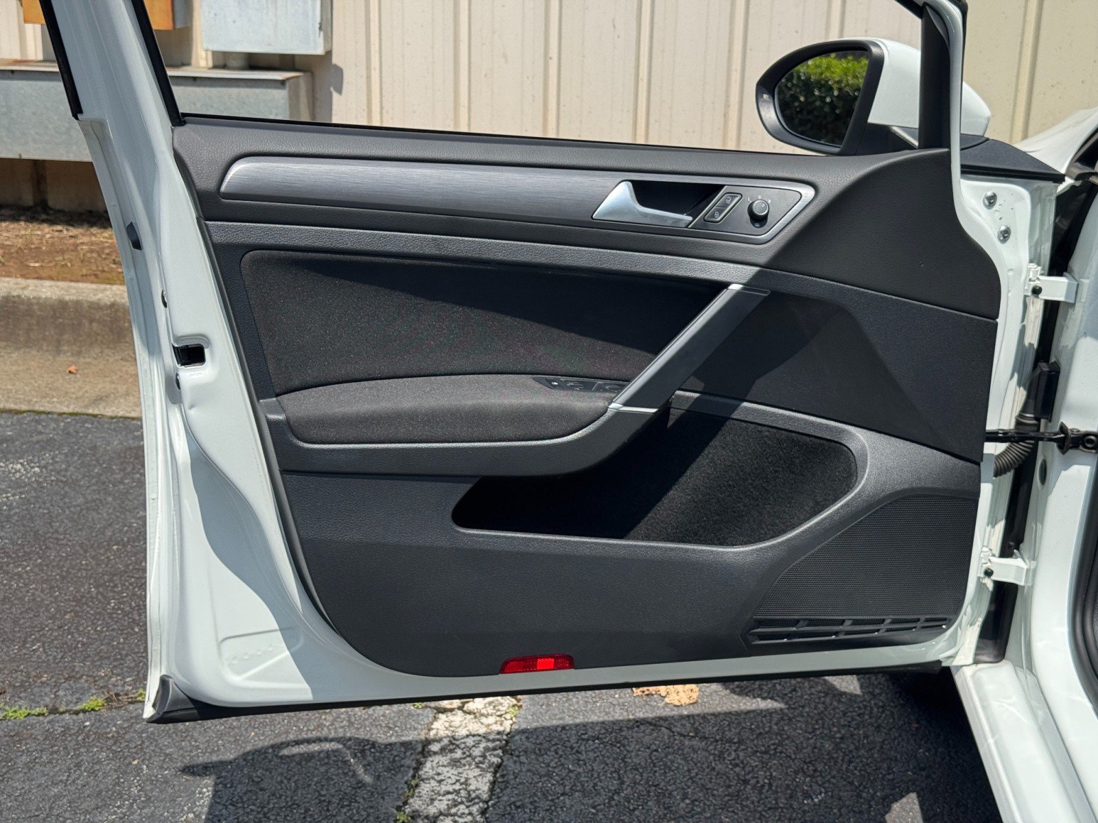 Used 2019 Volkswagen e-Golf SE w/ Driver Assistance Package FWD image 36
