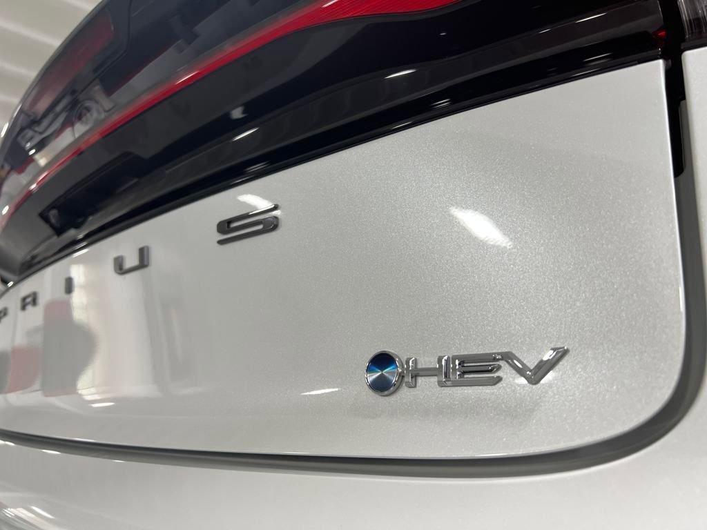 New 2026 Toyota Prius LE FWD image 7