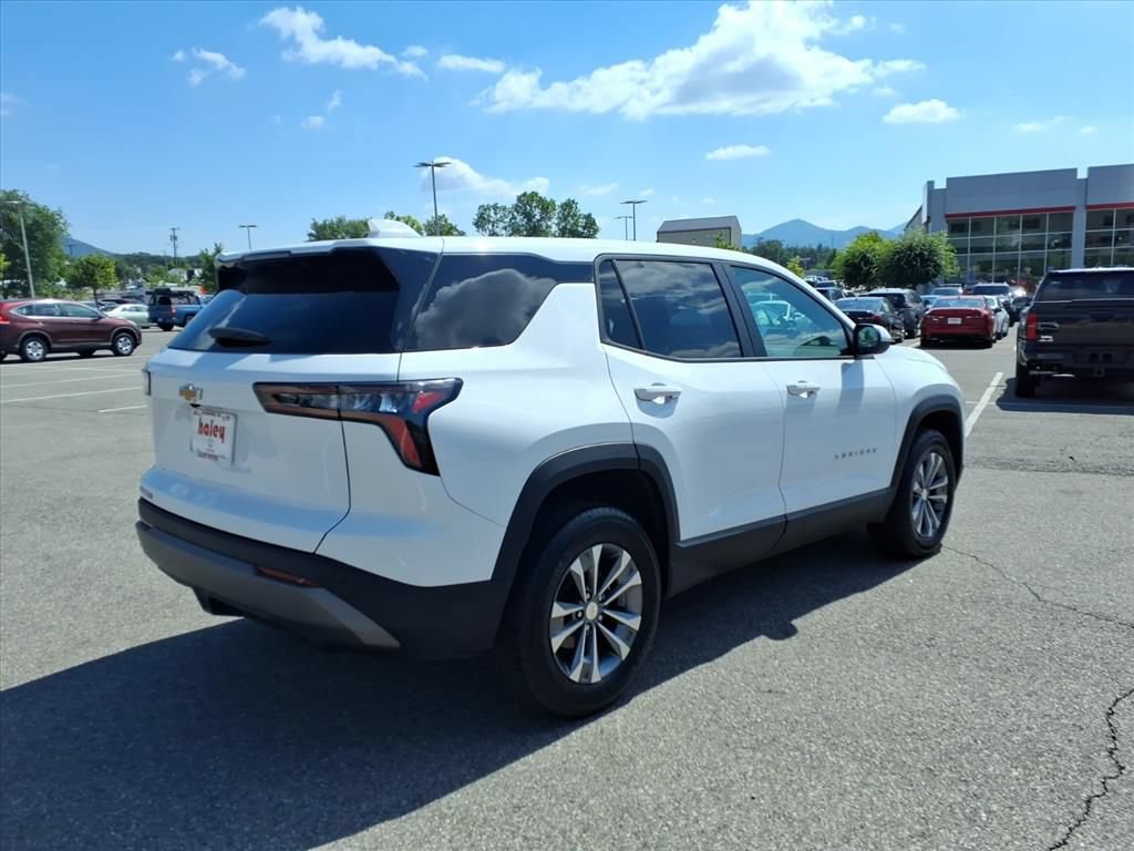Used 2026 Chevrolet Equinox LT FWD image 4