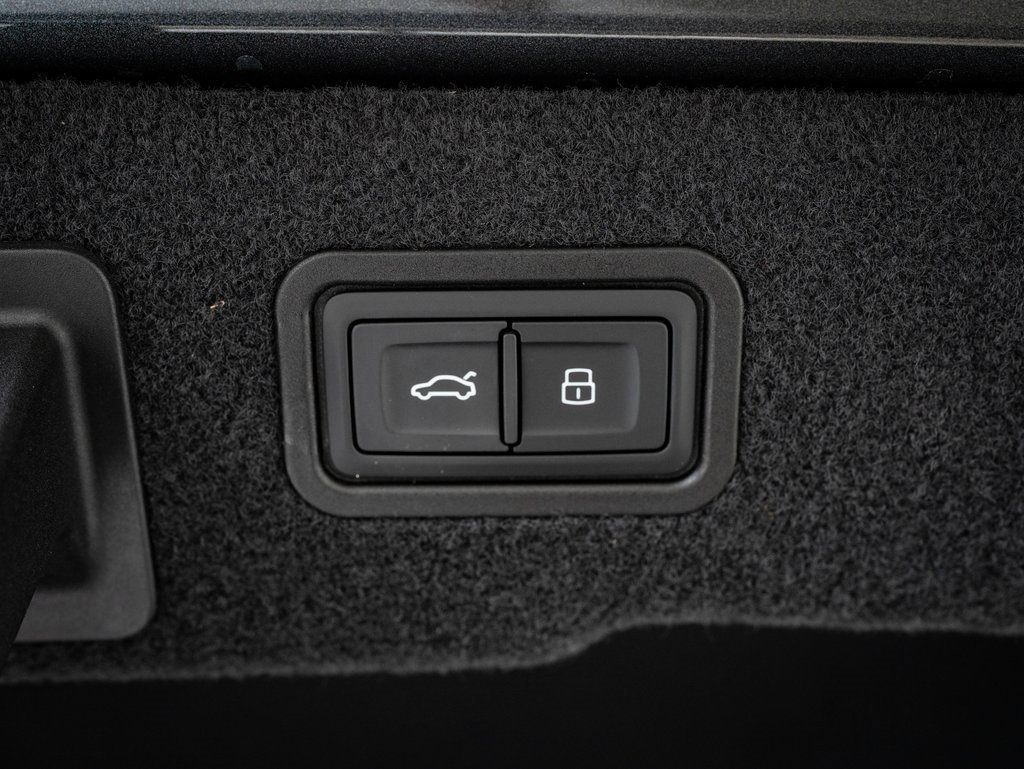 Certified 2022 Audi S8 image 21