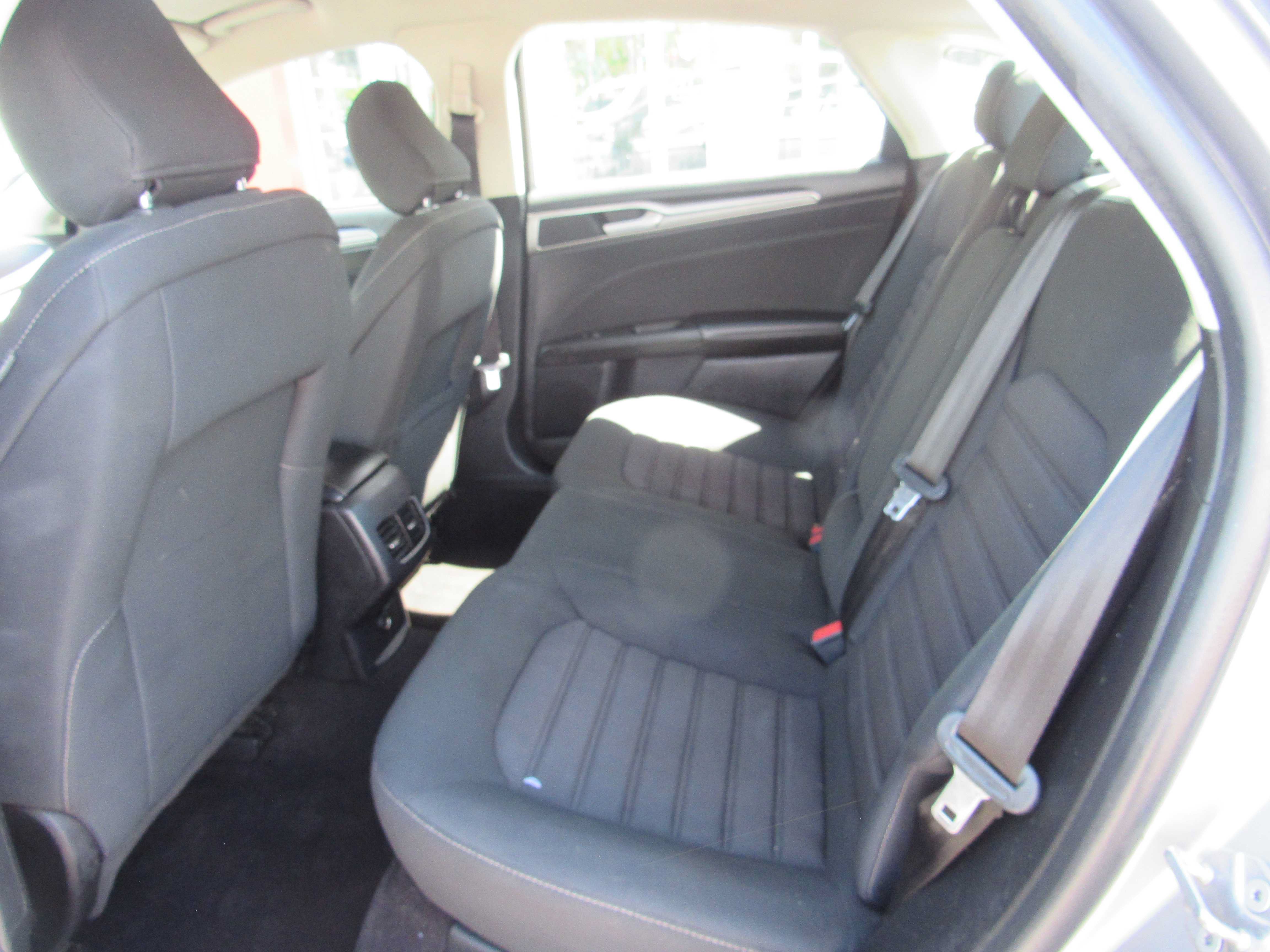 Used 2020 Ford Fusion SE FWD image 15