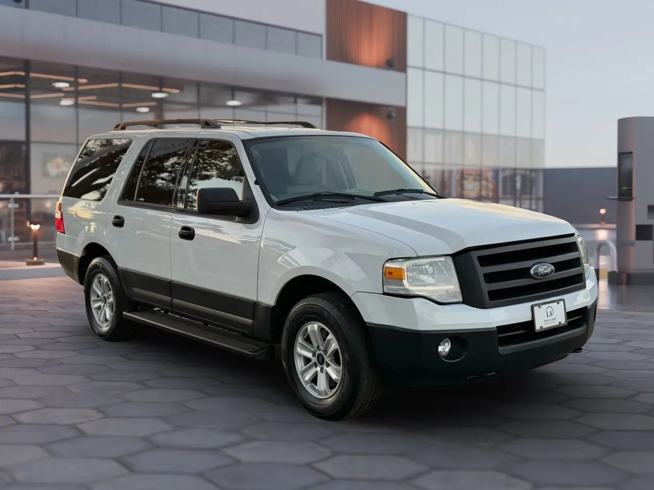 Used 2010 Ford Expedition XLT image 8