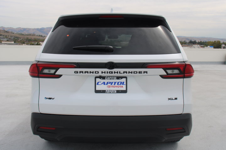 New 2026 Toyota Grand Highlander XLE FWD image 4