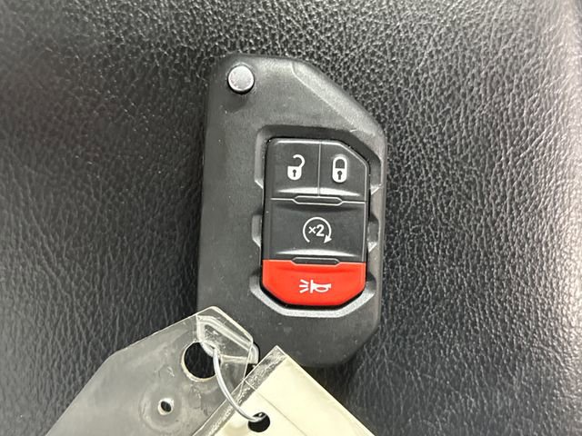 Used 2023 Jeep Wrangler Unlimited w/ Cold Weather Group image 31