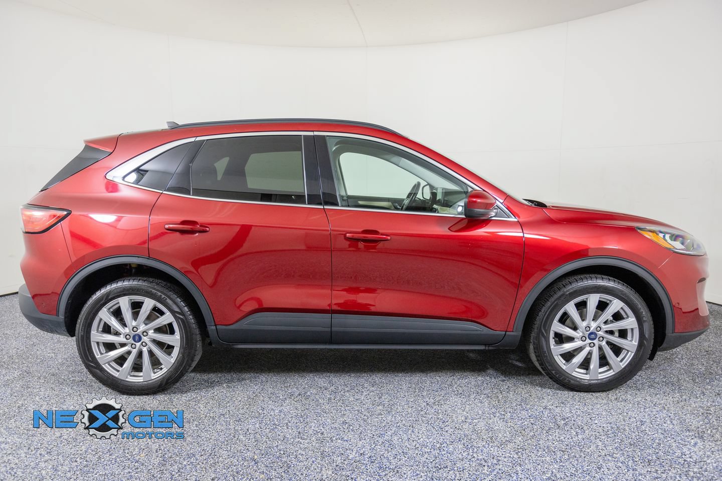 Used 2021 Ford Escape Titanium w/ Titanium Elite Package AWD/4WD image 9