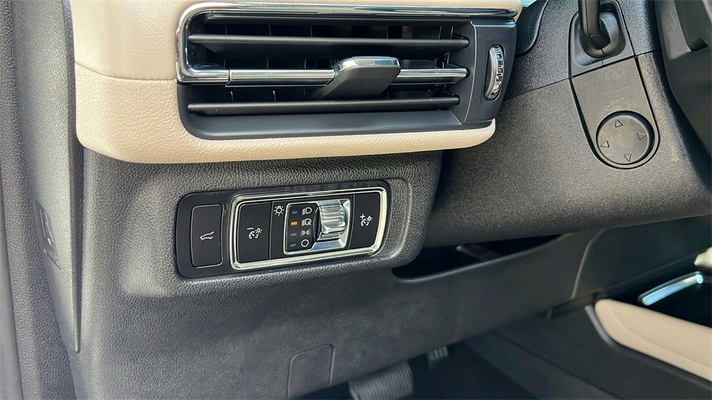 Used 2025 Lincoln Corsair Reserve w/ Jet Appearance Package image 13