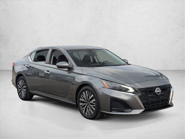 Used 2023 Nissan Altima 2.5 SV image 3