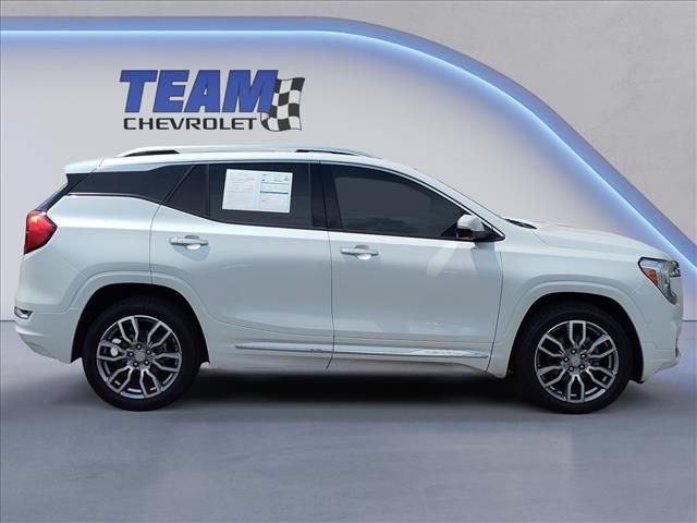 Used 2022 GMC Terrain Denali w/ Denali Premium Package AWD/4WD image 4