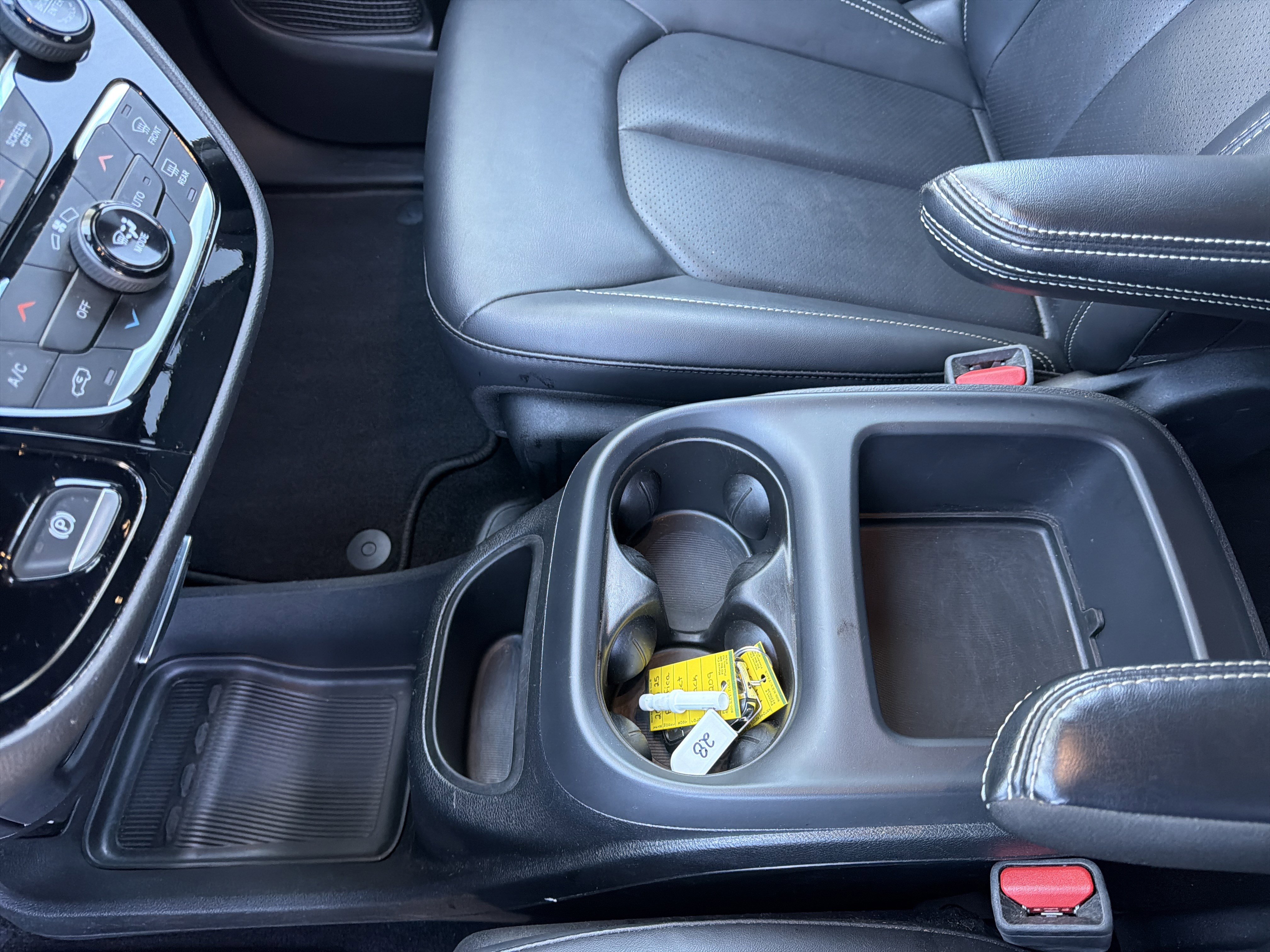 Used 2025 Chrysler Pacifica Select FWD image 39